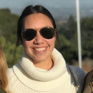 Meet your Posher, Chloe